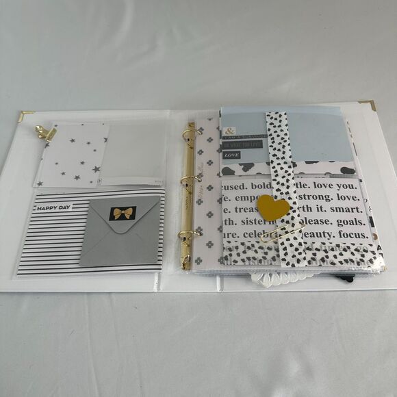 Theresa Collins Premade Scrapbook - White - Generic Theme - 3 Ring Style - Picture 4 of 10